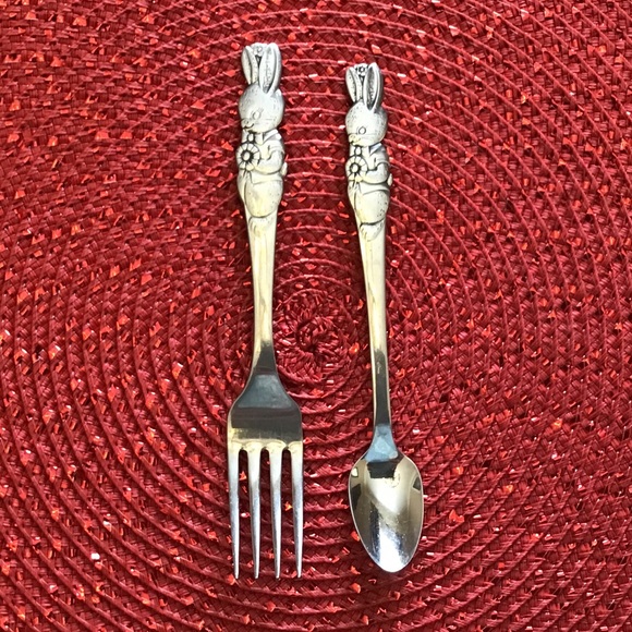 Oneida Peter Rabbit flatware set. Vintage - Picture 2 of 5